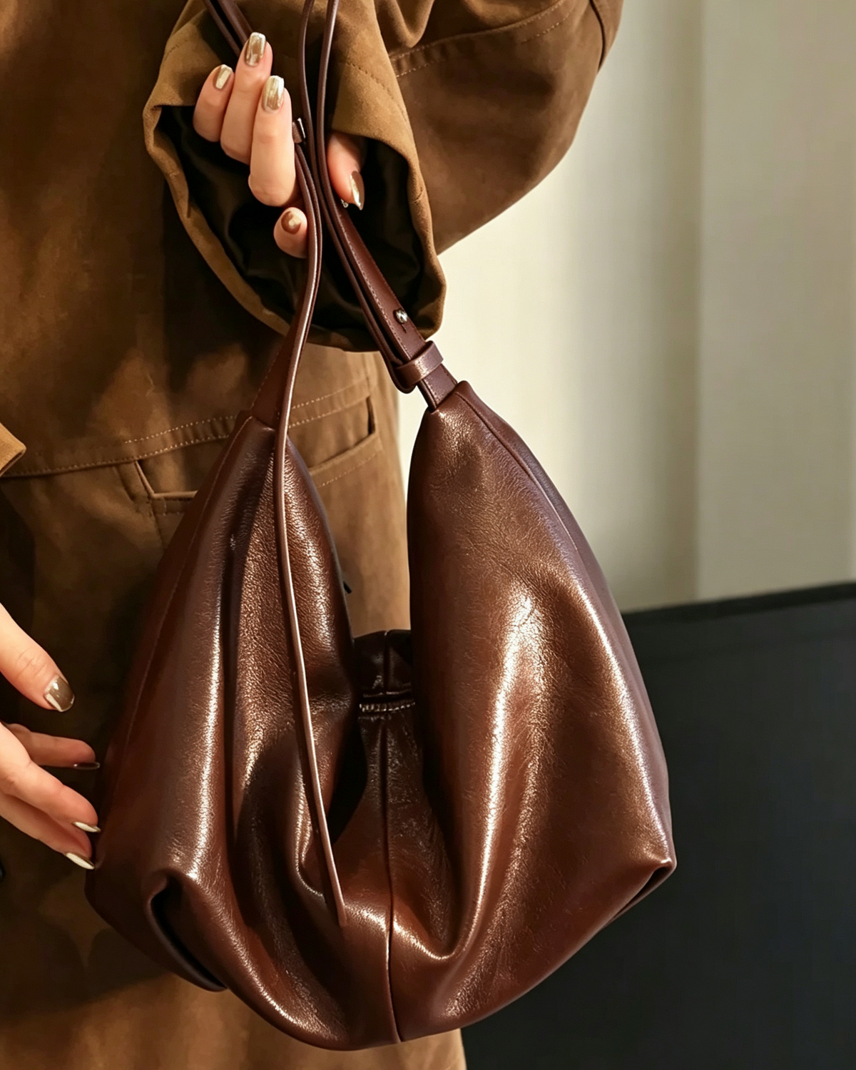 Close‑up of genuine sheepskin leather texture on vintage women tote crossbody bag